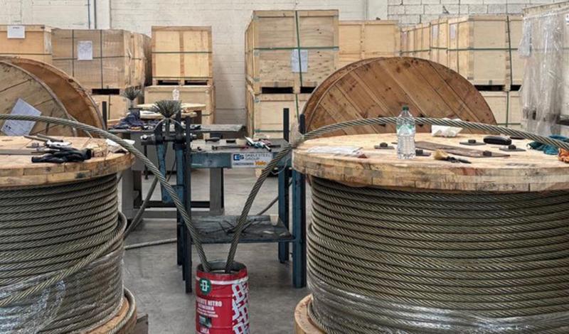 Tailor-made solutions for heavy industry: steel wire ropes with spelter sockets